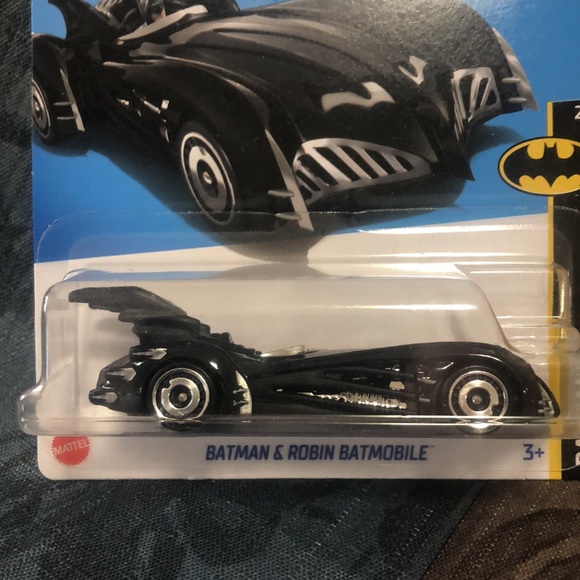 🛍️5/20🛍️BNIB Hotwheels Batman and Robin Batmobile. - Picture 2 of 4